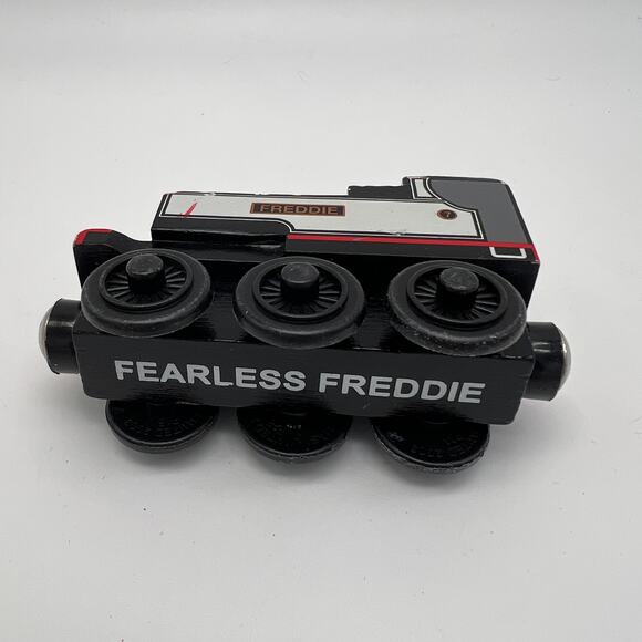 Thomas & Friends Wooden Railway Fearless Freddie Magnet Train Tank Gullane 2003 - Picture 8 of 8